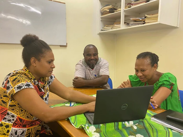 INDOPACLAB Nomin Presenting Indopaclab Needs Assessment Findings Ppt To Milne Bay Provincial Lab Staff Patrick And Sandra